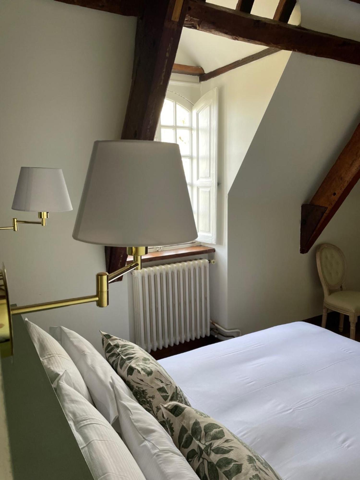 La Meffrais 1741 Bed & Breakfast Dinan Oda fotoğraf
