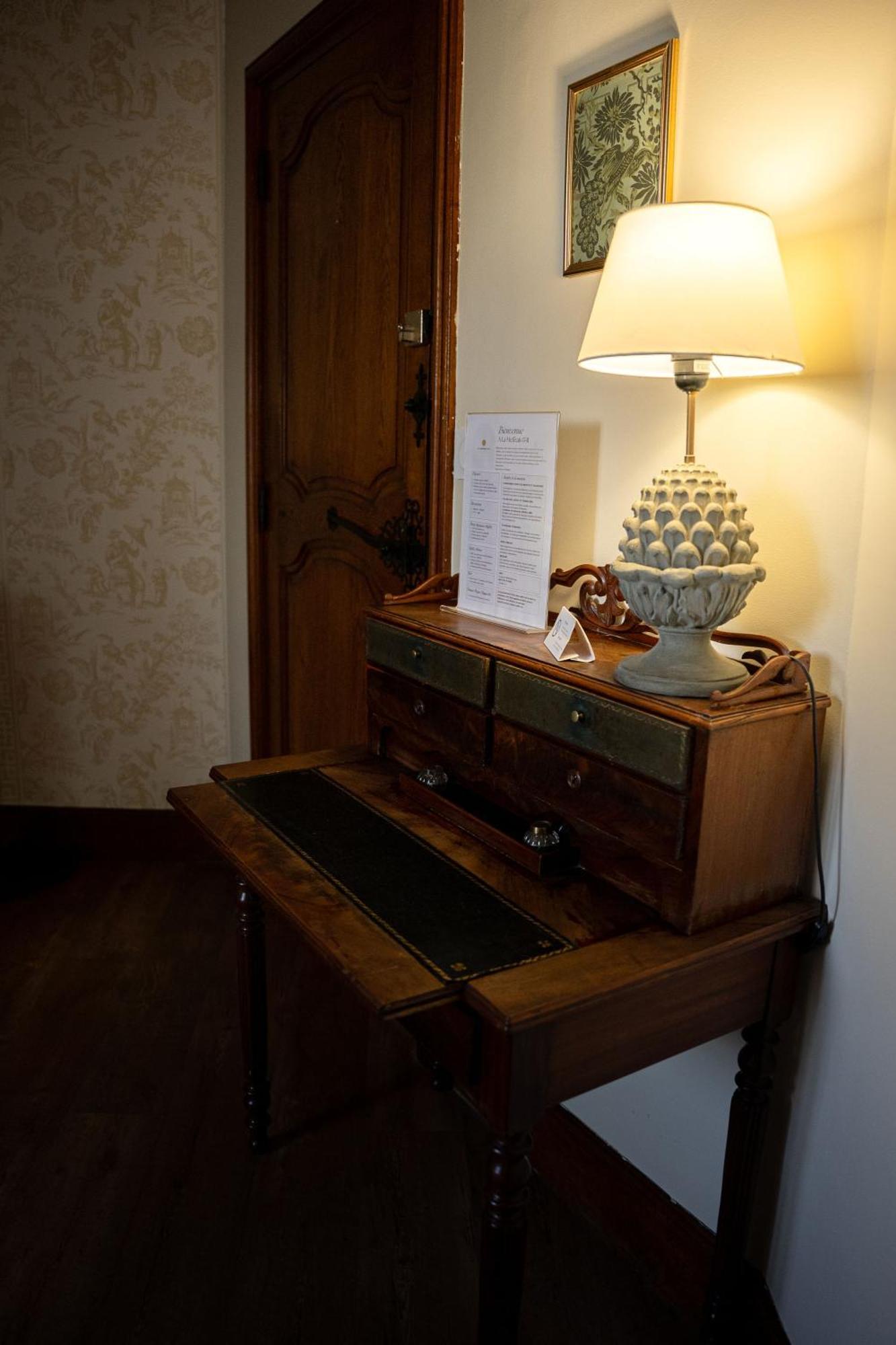 La Meffrais 1741 Bed & Breakfast Dinan Oda fotoğraf
